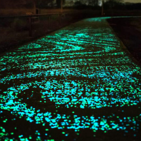 Cement that glows in the dark