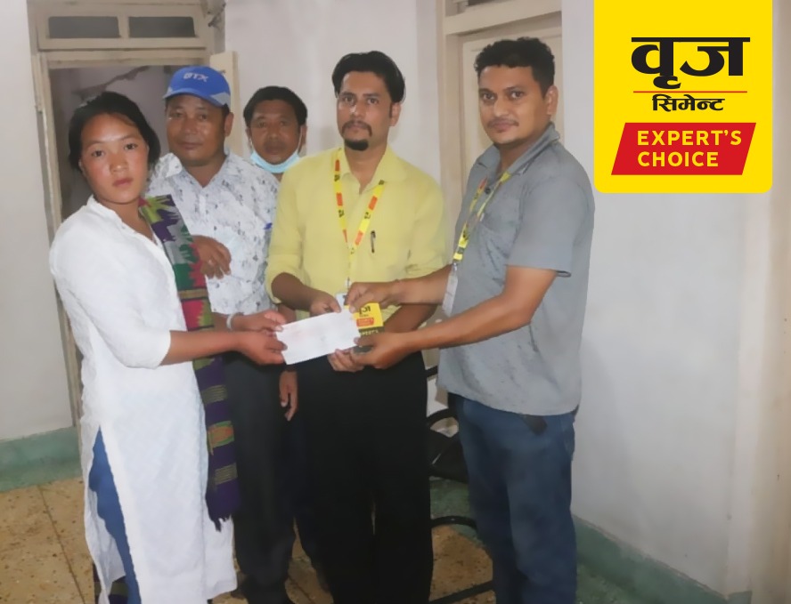 वृज सिमेन्टद्वारा पाँचलाख प्रदान